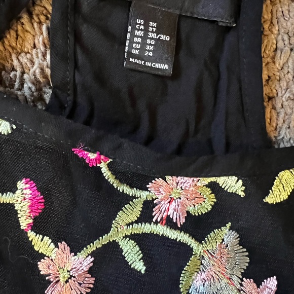 Black FLORAL HIGH NECK TANK‎ - Picture 2 of 2